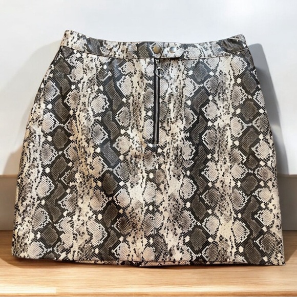 blashe Dresses & Skirts - ⭐️Blashe size Large fake snake skin print skirt/Worn once. Buttons/zipper